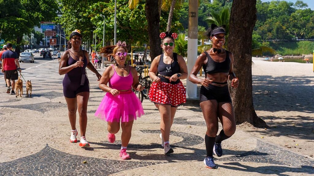 execicios para lipedema luana santinni correndo com as amigas na praia de icarai
